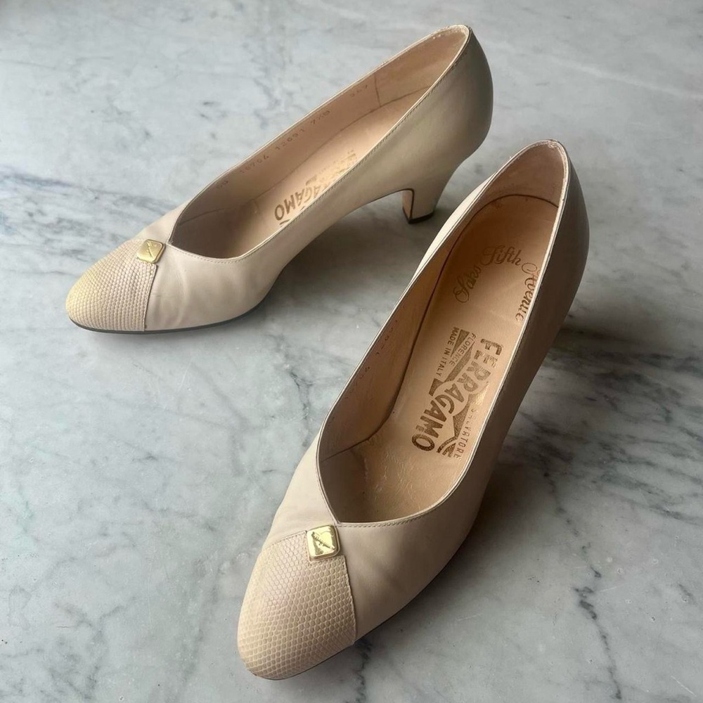 Vintage Salvatore Ferragamo Cream Beige Heels for Saks Fifth Avenue - Size 7.5